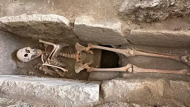 Yaklaşık 8 asırlık kadın iskeleti bulundu! Yaşı ise...
