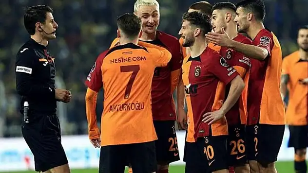 Dries Mertens cezalı duruma düştü