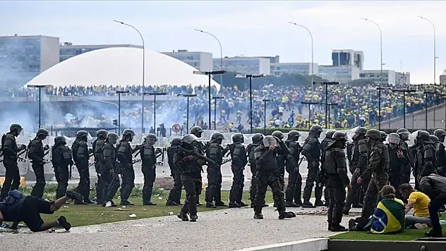 Brezilya'daki protestolarda 300 gözaltı