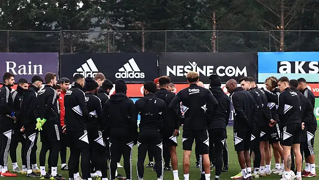 Beşiktaş'a Konyaspor maçı öncesi başkandan moral ziyareti