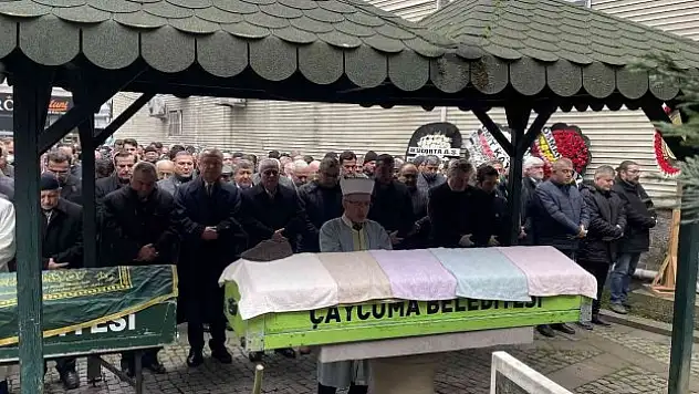 İki arkadaş aynı anda defnedildi