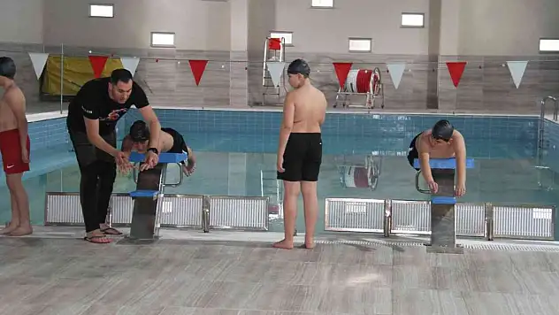 Konya Beyşehir'de yarı olimpik yüzme havuzu hizmete girdi