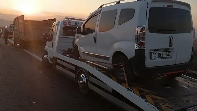 3 aracın karıştığı zincirleme trafik kazasında 1 ölü, 1 yaralı