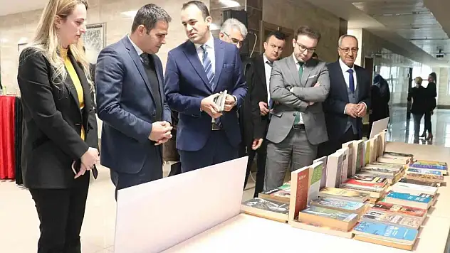 Konya'nın Beyşehir ilçesinde kitap bağışı kampanyası başlatıldı