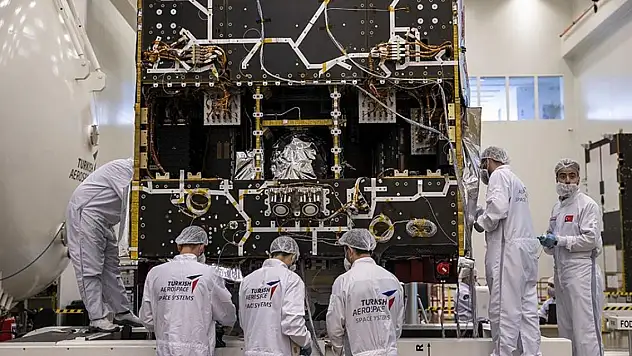 Türkiye'nin ilk yerli haberleşme uydusu TÜRKSAT-6A'nın testleri başarıyla sürüyor