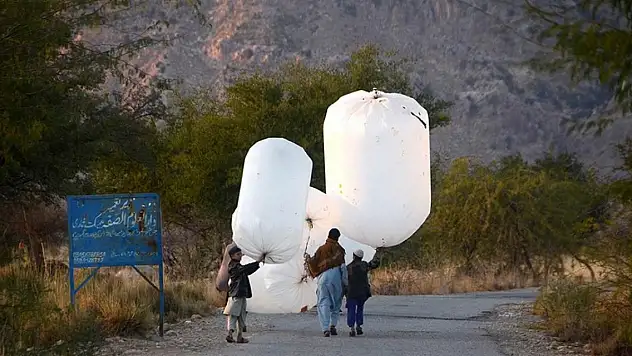 Tarladan eve poşetle doğal gaz taşıyorlar