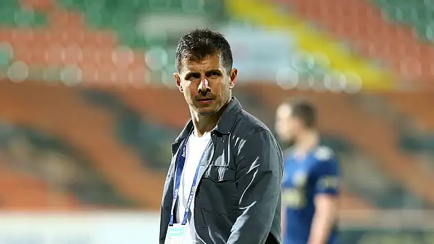 Emre Belözoğlu dan İlhan Palut'a sert eleştiri