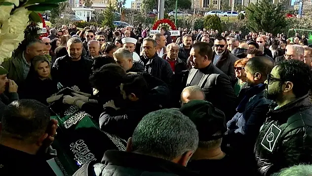 Şarkıcı Elif Karlı'nın eşi Cengiz Karlı İstanbul'da toprağa verildi