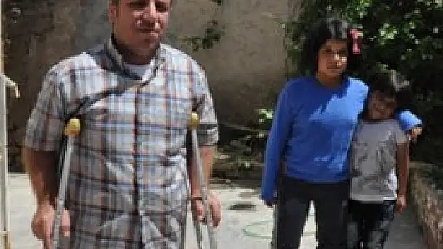 Baba ve iki kızının çaresizliği