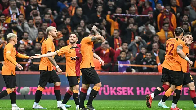 Galatasaray zirve doludizgin ilerliyor