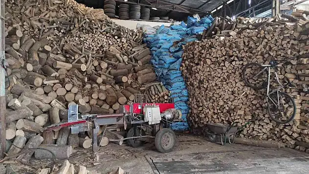 Kış etkisini göstermeyince odun ve kömüre talep düştü