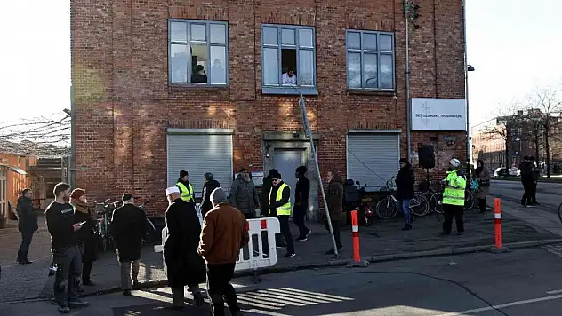 Aşırı sağcı Rasmus Paludan bu kez Danimarka'da Kur'an-ı Kerim yaktı