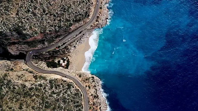 Yağışın etkisiyle denizin rengi değişti