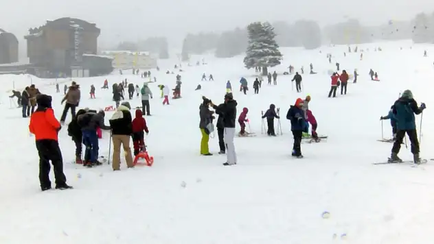 Uludağ'da kar kalınlığı 30 santimetreyi aştı