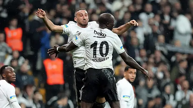 Şenol Güneş Karaveli ve Ismael'in 34 maçta yapamadığını 8 maçta yaptı