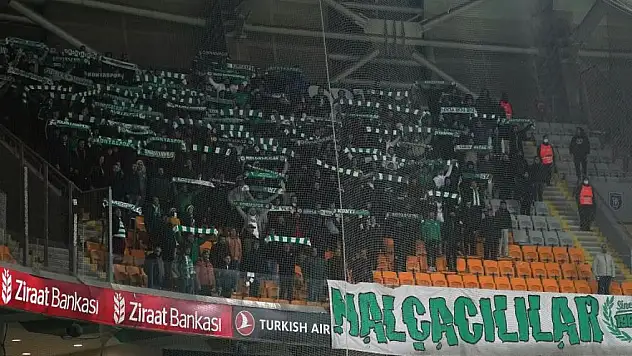 Konyasporlu taraftarlar soğuğa aldırış etmedi