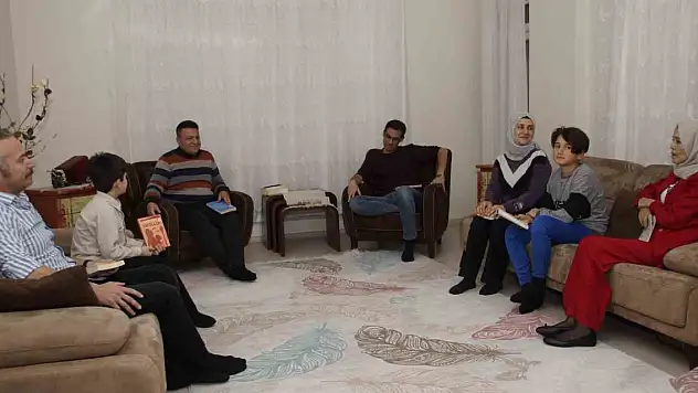 Karaman'da 'Çay koy geliyoruz, birlikte okuyoruz'' projesi