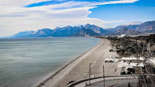 Kuzey rüzgarları Antalya'yı buz kestirdi, meteoroloji 'Don' uyarısı verdi