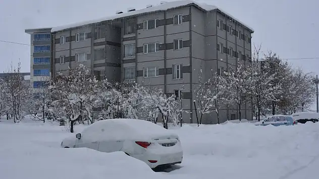 Bu şehir merkezin kar kalınlığı 60 santimi geçti