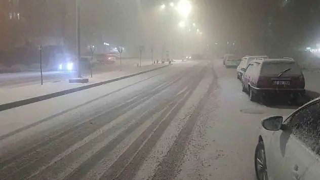 Kar yağışı Adıyaman'da ulaşımı aksattı