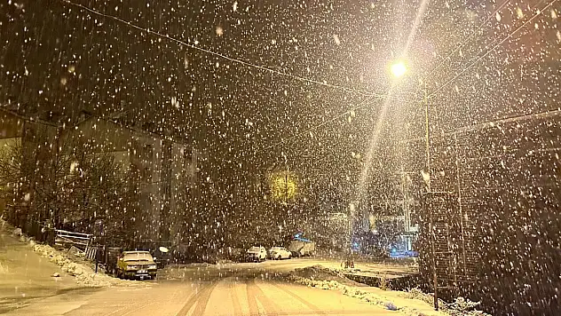 Tunceli'de Hozat-Ovacık kara yolu ile 251 köy yolu ulaşıma kapandı