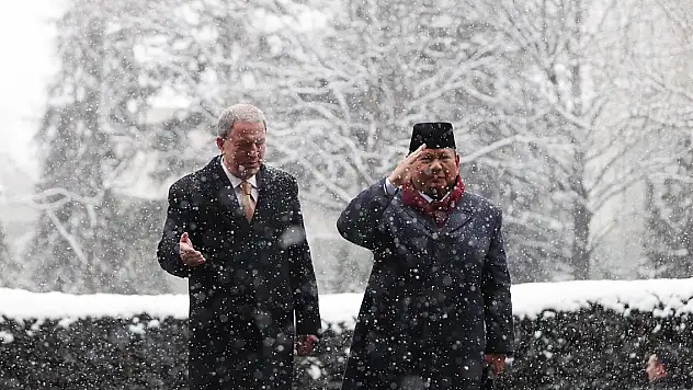 Bakan Akar, Endonezya Savunma Bakanı ile görüştü