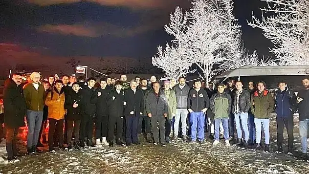 Yoğun kar yağışı nedeniyle Murat Dağı'nda mahsur kalan 60 üniversite öğrencisi kurtarıldı
