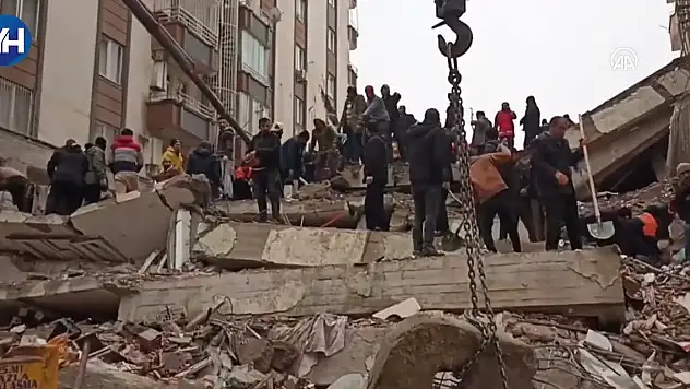 Depremden etkilenen 10 ilde üniversitelerde eğitim öğretime ara verildi