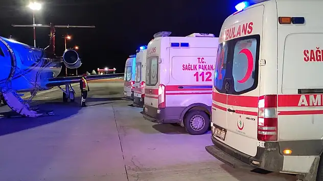 Depremde yaralanan 4 kişi daha ambulans uçakla Ankara'ya getirildi