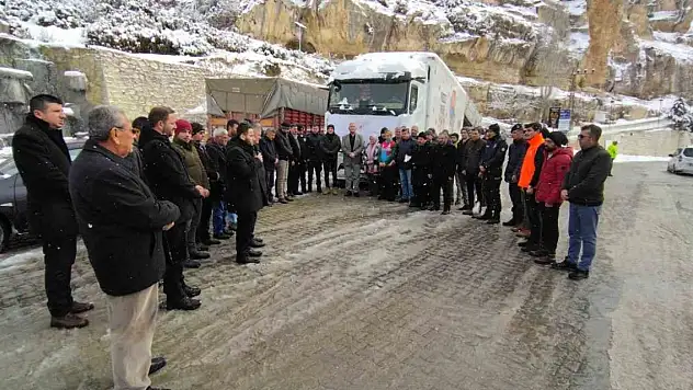 Karaman'ın Ermenek ilçesinden deprem bölgesine 1 tır dolusu yardım