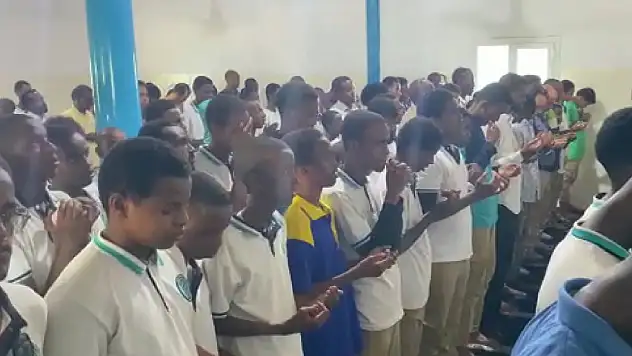 Sudan'da öğrencilerden Türkiye için deprem duası