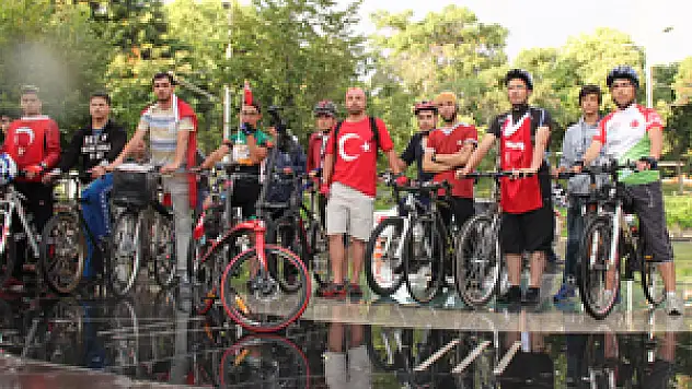 Şehitler için pedal çevirdiler