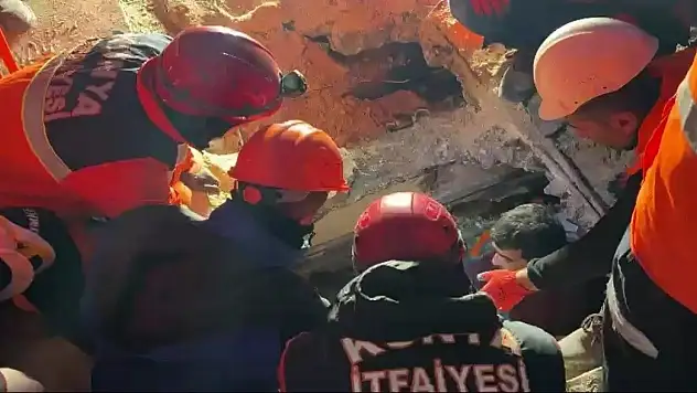 Hatay'da 6 yaşındaki Fatma 61 saat sonra kurtarıldı