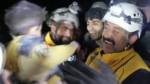 Suriye'de arama-kurtarma çalışmaları tüm hızıyla devam ediyor