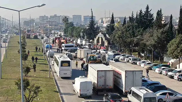 Hatay'a tırlar ile adeta yardım yağıyor