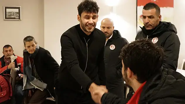 Depremzedeler Antalyaspor tesislerine geldi