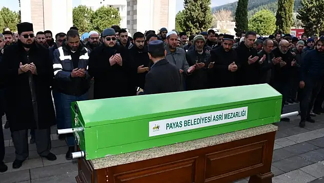 Payas'ta depremde hayatını kaybeden 22 kişi toprağa verildi