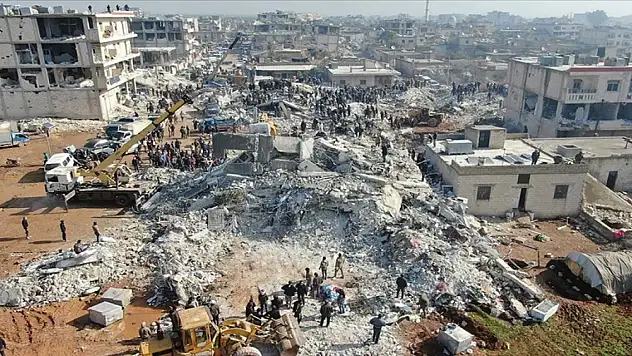 Depremlerden etkilenen Suriye'de can kayıpları 3 bin 162'ye yükseldi