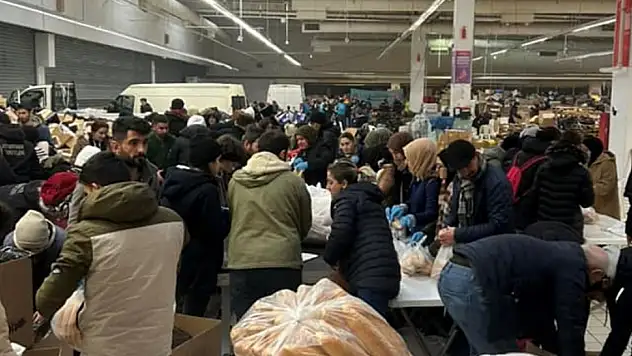 Fırıncılar deprem bölgesine uçakla 5 milyondan fazla ekmek yolladı