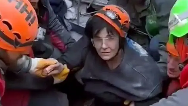 103 saat sonra gelen umut: Hatay'da 6 kişi enkazdan sağ çıkarıldı