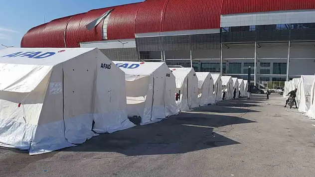 Yardımlar depremzedelerin yüzünü güldürdü