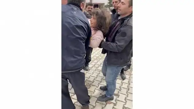 Enkazdan sağ çıkarılan Cemile'nin ilk sözleri ile boğazı düğümlendi