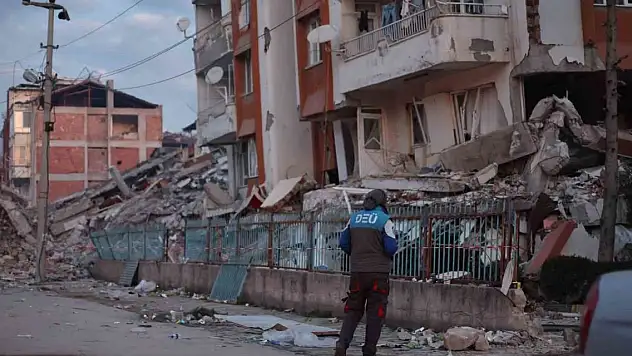 Uzmanlar afet bölgesinde yapı stokunu inceleyecek