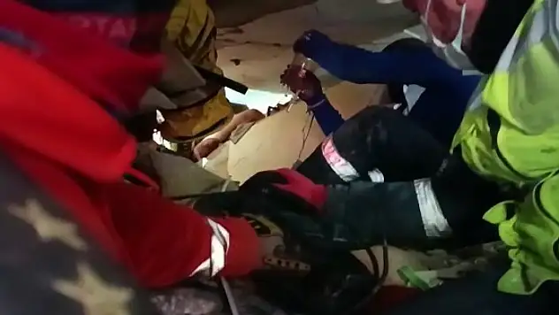 Hatay'da 135 saat sonra enkazda bir kişiye daha ulaşıldı