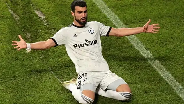 Konyaspor Azeri forvetin peşinde