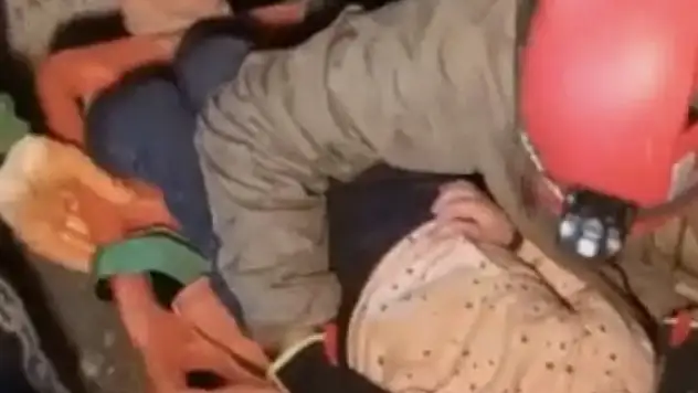 Hatay'da 141. saatte anne ve 5 yaşındaki kızı enkazdan çıkartıldı