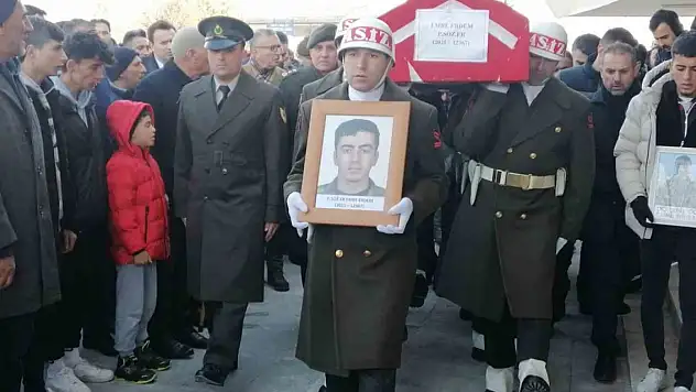 Depremde şehit olan sözleşmeli er son yolculuğuna uğurlandı