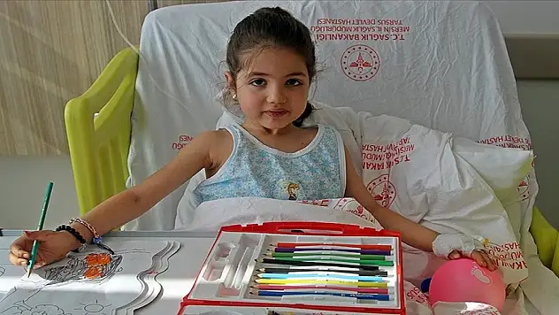 Hatay'da enkazdan kurtarılınca muayene olmadan su içmek istemeyen Hazal iyileşiyor