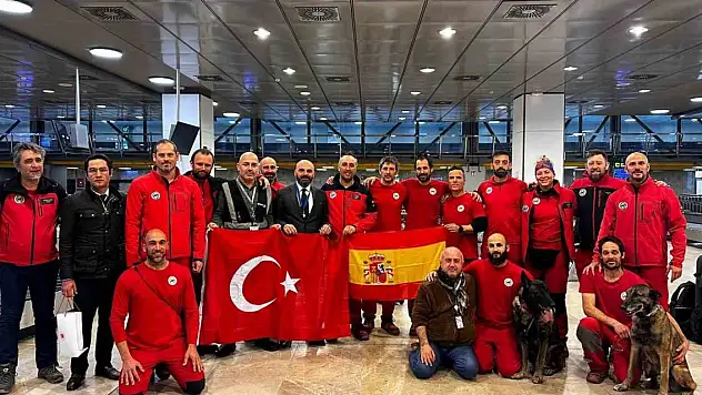 İspanyol ekipler ülkelerinde coşkuyla karşılandı