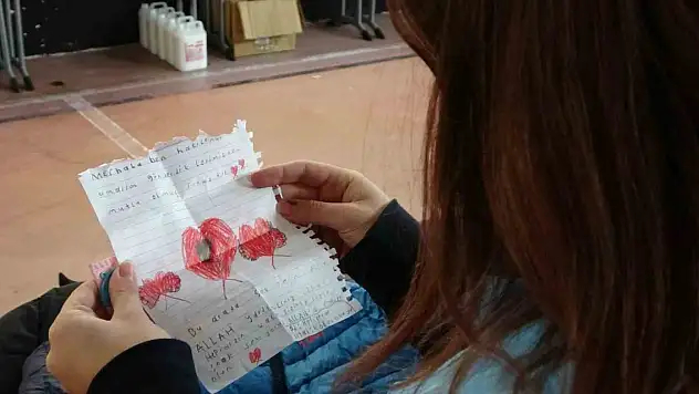 Küçük kalbiyle kurduğu büyük cümleler duygulandırdı